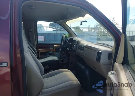 1998 Chevrolet Express z USA, uszkodzony, nr VIN 1GNFG15R6W1036174